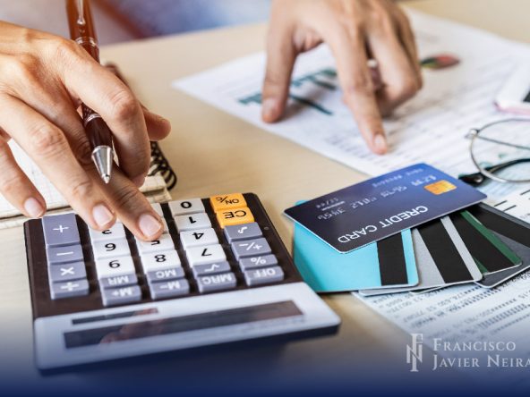 Uno de cada tres chilenos presta su cupo crediticio a un familiar o pareja, según encuesta